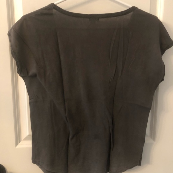Grey t shirt with flowers from aritzia - Picture 2 of 3